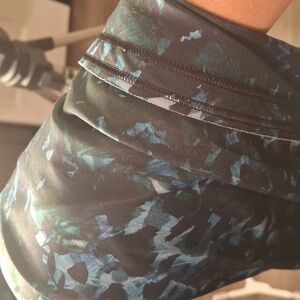 Lululemon size 4 dark floral crop legging